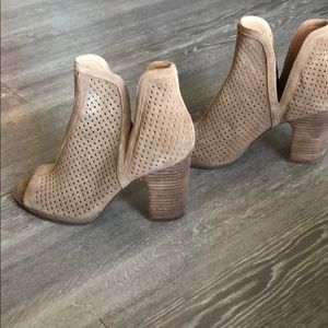 Lucky Brand Larise Bootie in “Sesame”